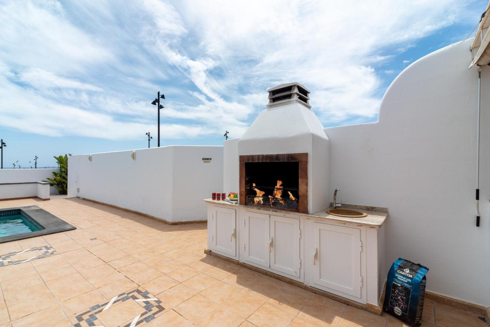 Villa Michelle - LH114 By Villas Now Ltd Playa Blanca  Esterno foto